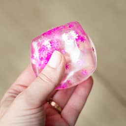 Frankrijk onderzoekt ontplofte squishy waarbij kind brandwonden opliep