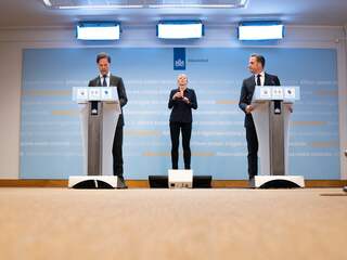 Kabinet wil 19 mei versoepelen, maar kan maandag nog op pauzeknop drukken