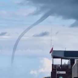 Video | Waterhoos raast voor de kust van Julianadorp