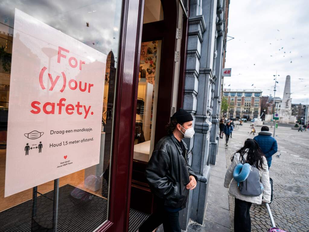 Coronacijfers volgens RIVM licht gedaald door betere naleving basisregels