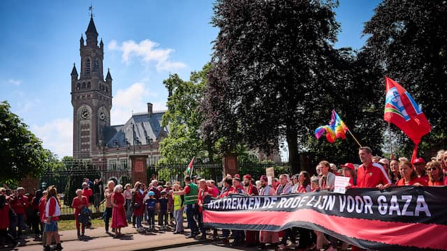 Betogers protesteren met mars tegen kabinetsbeleid over Israël