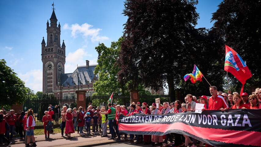 Betogers protesteren met mars tegen kabinetsbeleid over Israël