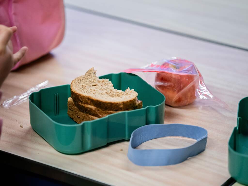 Tweede Kamer wil 100 miljoen voor gratis lunch op scholen in kwetsbare wijken