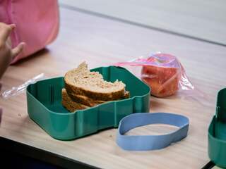 Tweede Kamer wil 100 miljoen voor gratis lunch op scholen in kwetsbare wijken