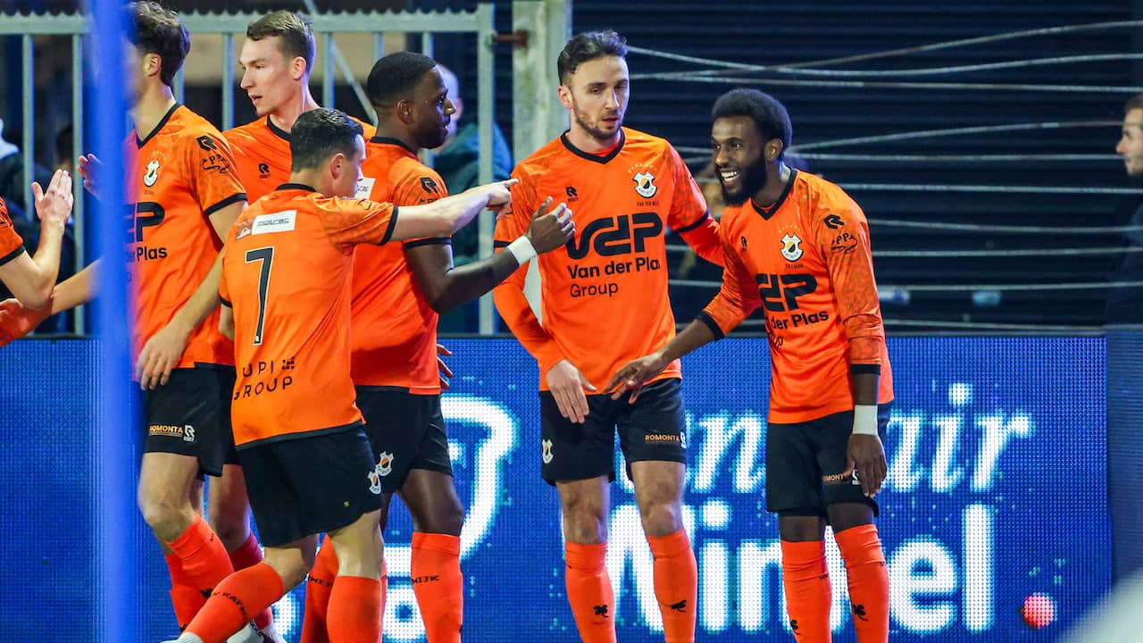 Live KNVB-beker | Heracles leidt bij rust tegen Hoogeveen, straks PSV-GVVV