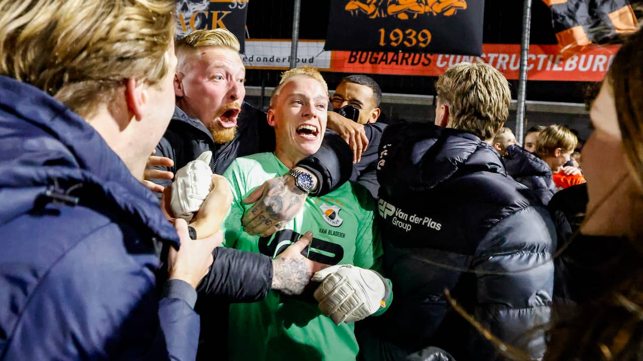 Live KNVB-beker | Verlenging bij Den Bosch-ADO, ambulance op veld bij HHC