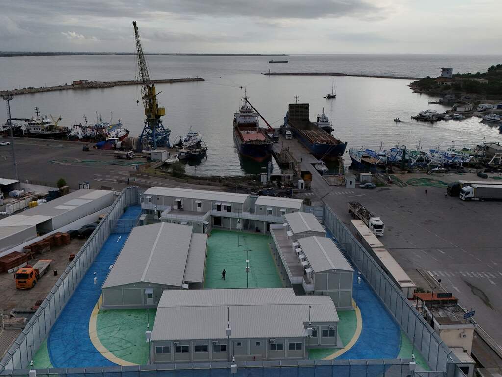 Italië stuurt eerste asielzoekers naar Albanië door omstreden deal