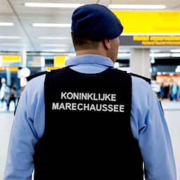 Vier mannen opgepakt voor invoer van drugs via Schiphol