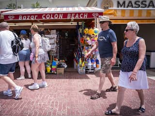 Toeristen gaan deze zomer ondanks hitte 'gewoon' massaal naar Spanje