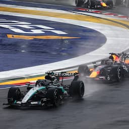 Live F1 | Chaos in kletsnatte sprintrace: Verstappen leidt, Russell en Hadjar eraf