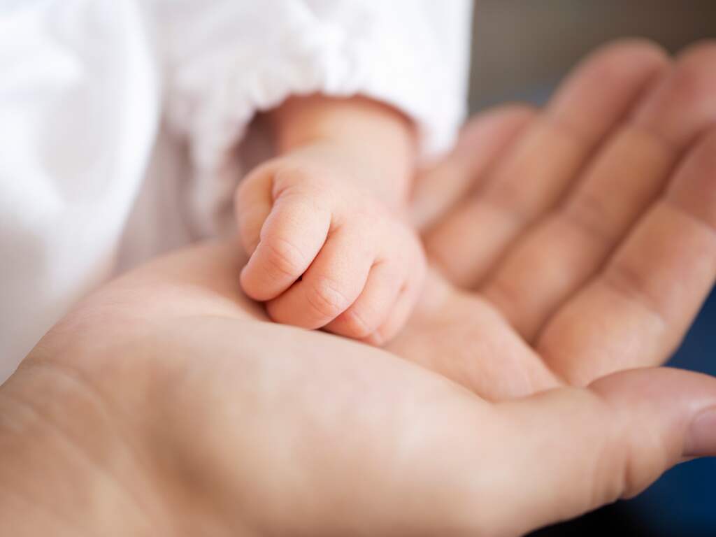 Vader en moeder die op 10 september jarig zijn krijgen zoontje op die dag