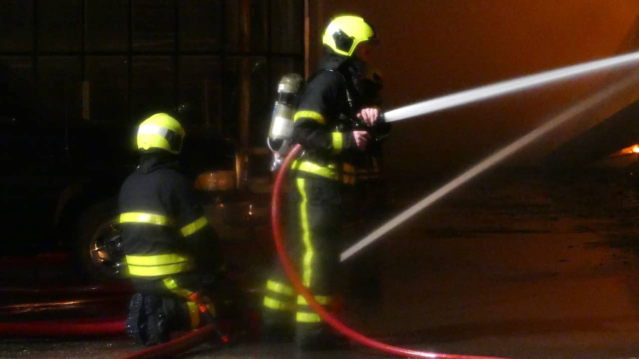 Tienduizenden kippen dood bij brand in pluimveebedrijf Buurmalsen