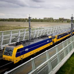Einde van een tijdperk: NS neemt afscheid van locomotieven en intercityrijtuigen