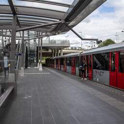 Metroverkeer in Amsterdam ligt plat door storing, systeem moet worden gereset