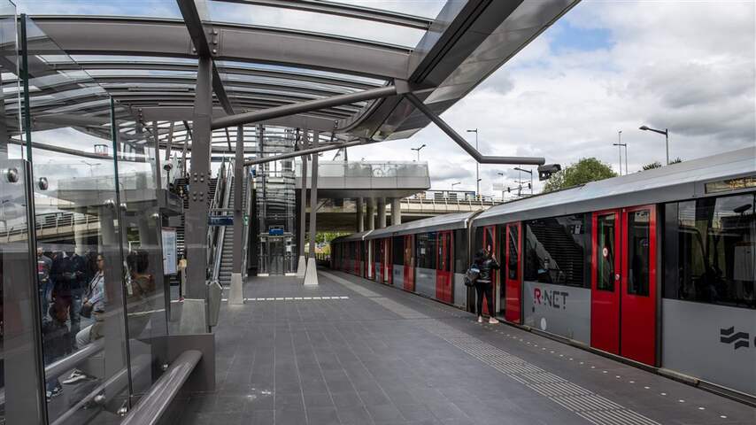 Foto bij Metroverkeer in Amsterdam ligt plat door storing, systeem moet worden gereset