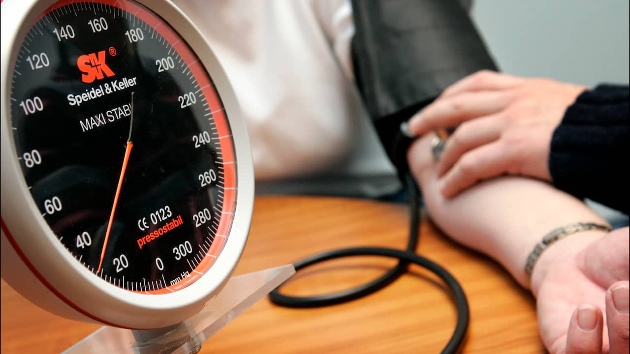 Waarom een te hoge bloeddruk gevaarlijk is en wat je ertegen kunt doen
