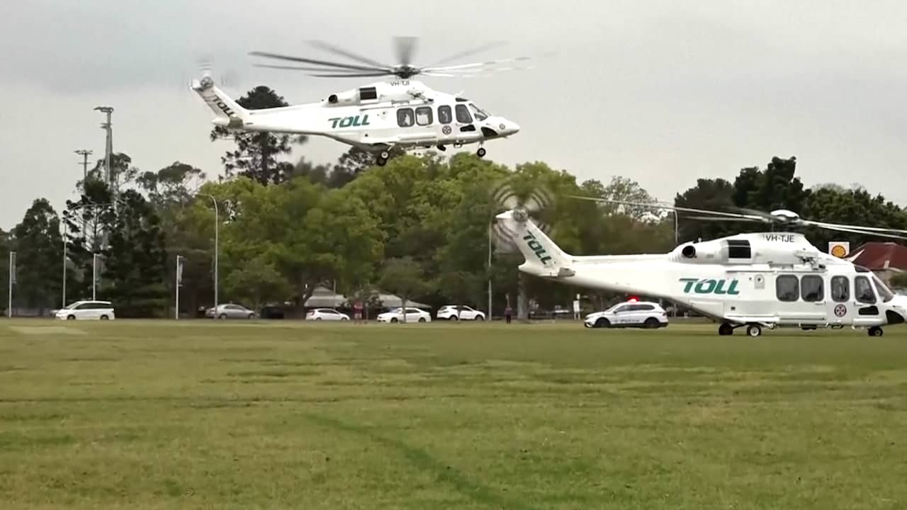 Hulpdiensten massaal ter plaatse nadat auto op Australiërs is ingereden