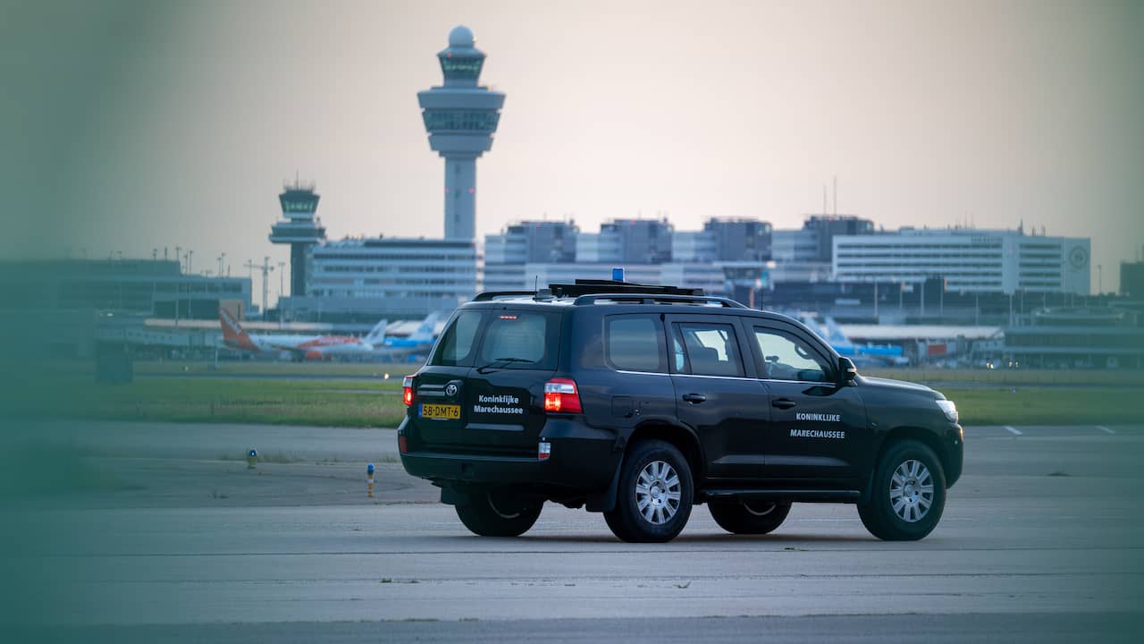Vrouw op Schiphol opgepakt voor terrorisme omdat ze naar IS-gebied afreisde