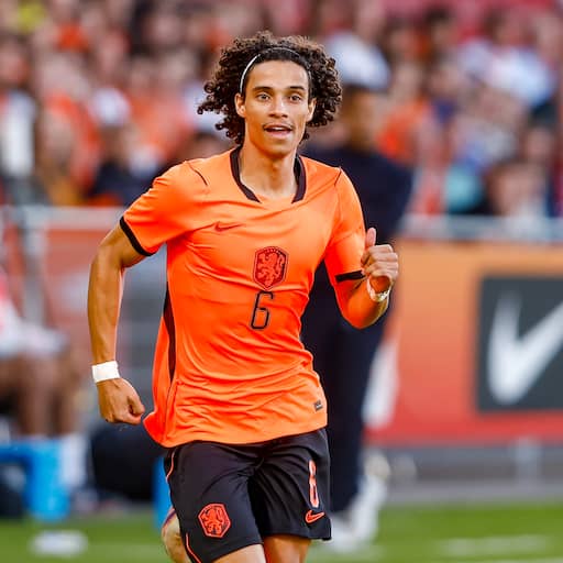Illustratie bij: Zechiël sluit na uitstapje naar Jong Oranje maandag weer aan bij selectie Xavi