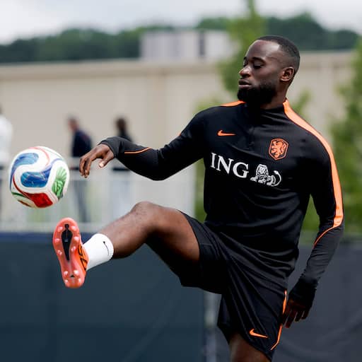 PSV gaat oud-Feyenoorder Lutsharel Geertruida terug naar Nederland halen