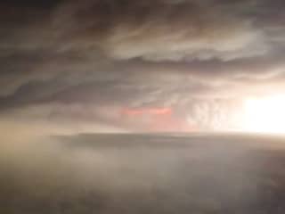 Luchtbeelden tonen enorme rookwolken bij natuurbrand in Frankrijk