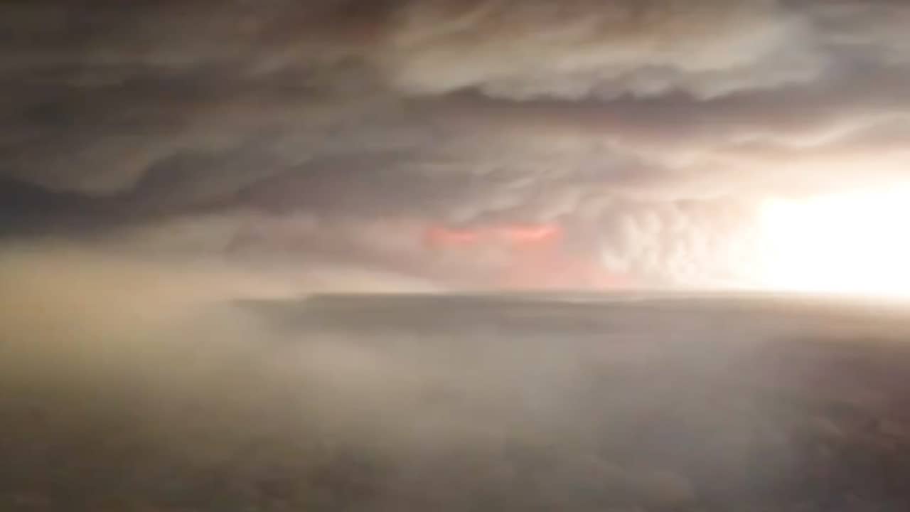 Luchtbeelden tonen enorme rookwolken bij natuurbrand in Frankrijk