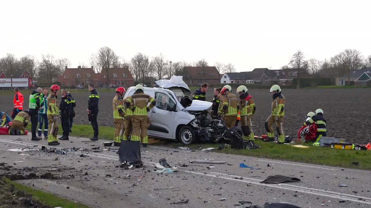 Video | Auto in de kreukels na politieachtervolging in Friesland