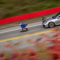 Video | Skateboarder vestigt wereldrecord met 151,83 kilometer per uur