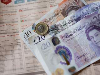 Britse pond daalt kort naar laagterecord door plannen van nieuwe regering