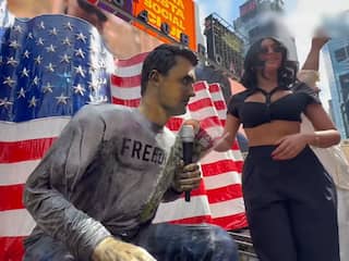 Standbeeld voor Charlie Kirk jaar na moord onthuld in New York