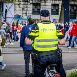 Vrouw van fiets geduwd en aangerand in Rotterdamse buurt: zesde incident in twee maanden