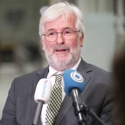 Burgemeester Terneuzen stapt op om azc-besluit, Hugo de Jonge wil dat hij blijft