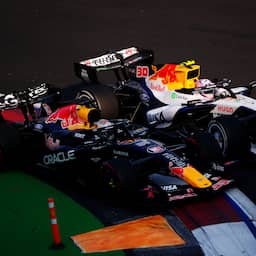 Verstappen klokt vijfde tijd na opmerkelijk incident met Lawson in tweede training