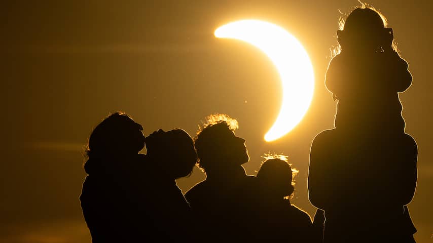 Applaus, huwelijksaanzoek en duisternis: Europa keek ademloos naar eclips