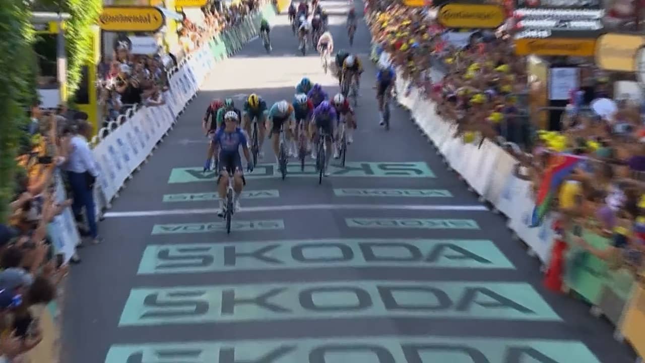Van der Poel loodst Philipsen naar etappewinst in Tour de France
