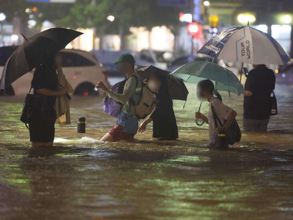 Zeker negen doden door hevige regenval en overstromingen in Seoel
