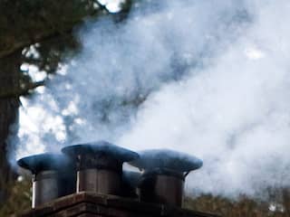 Platform waarschuwt voor gevaren bij gebruik houtkachels