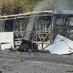 Video | Ravage op straat in Oekraïense stad na Russische aanval op passagiersbussen