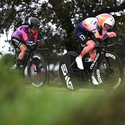 Tour-teams gewaarschuwd voor controle: vrees voor gesjoemel met borstomvang