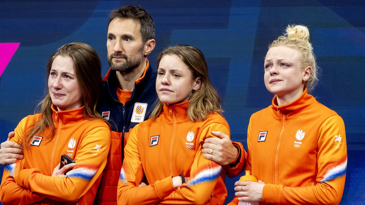 Shorttracksters beleven 'rollercoaster' na drama op relay: 'Doet heel veel pijn'