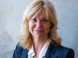 Claudia de Breij ontvangt koninklijke onderscheiding tijdens lintjesregen