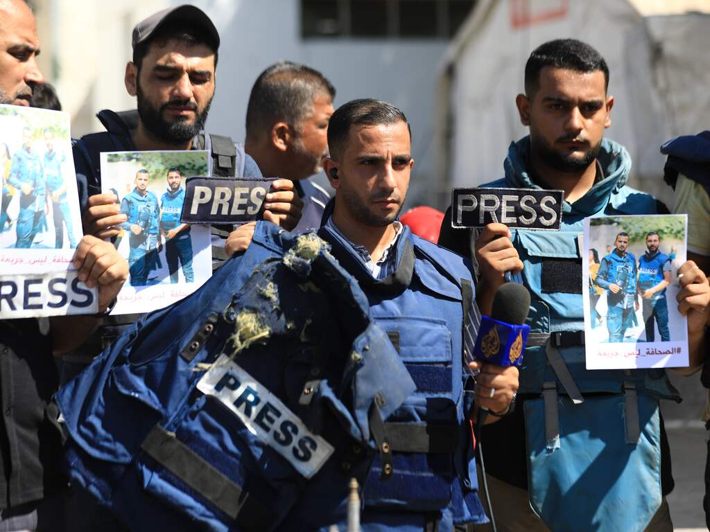 Hamas-leider begraven in Qatar, Israël bevestigt aanval op journalist