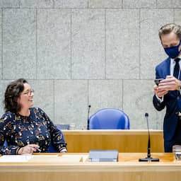 Live | Oud-zorgminister Van Ark voelde 'enorm dilemma' tijde