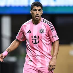Suárez zegt sorry voor spugen op staflid van opponent: 'Moment van frustratie'