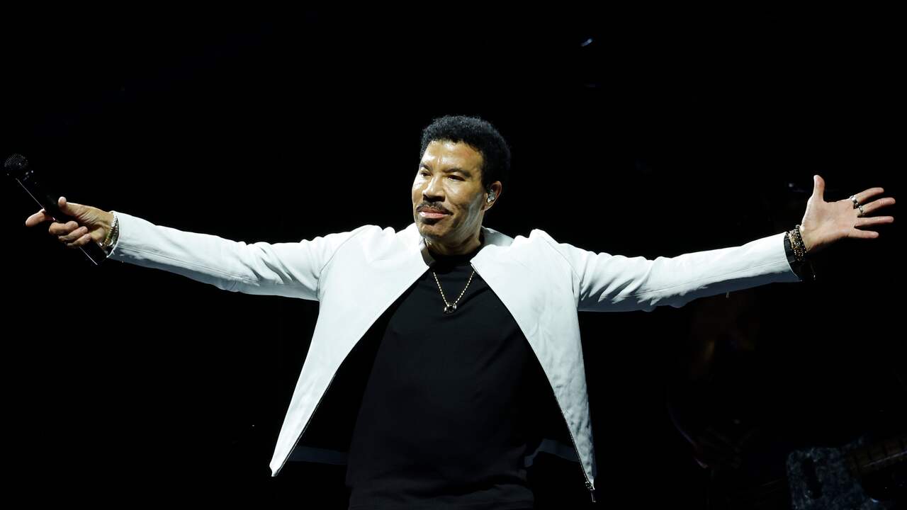 Foto bij Lionel Richie ondergaat ingreep vanwege hartritmestoornis