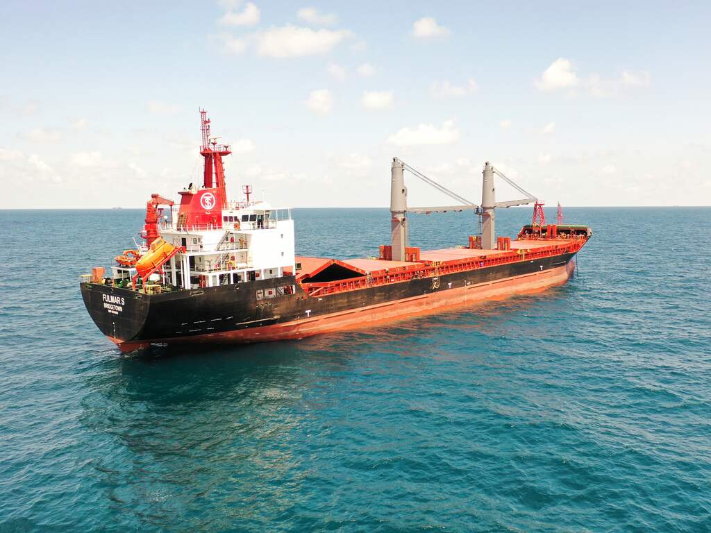 Eerste vrachtschip meert aan in Oekraïense haven om graan op te halen