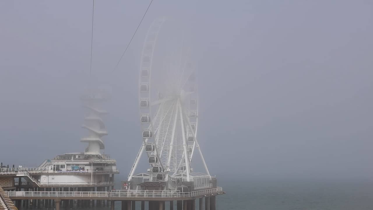 Video | Reuzenrad bij Scheveningen in nevelen gehuld door zeevlam