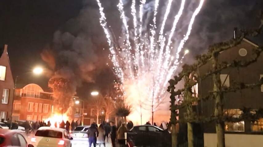 Vuurwerk, autobrand en straatfeest: onrustige nacht in Veen