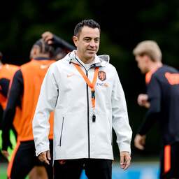 Xavi vernieuwt niet met eerste opstelling en houdt vast aan WK-spelers Oranje