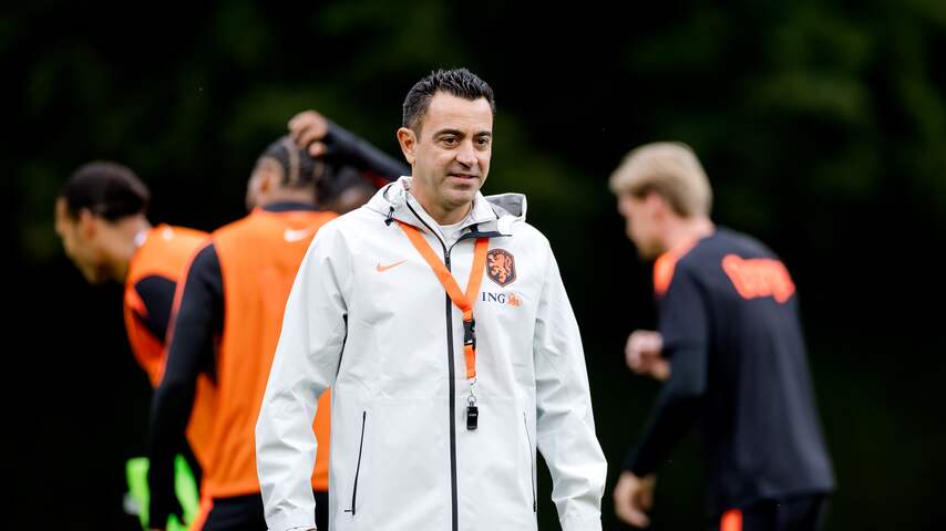 Foto bij Xavi vernieuwt niet met eerste opstelling en houdt vast aan WK-spelers Oranje